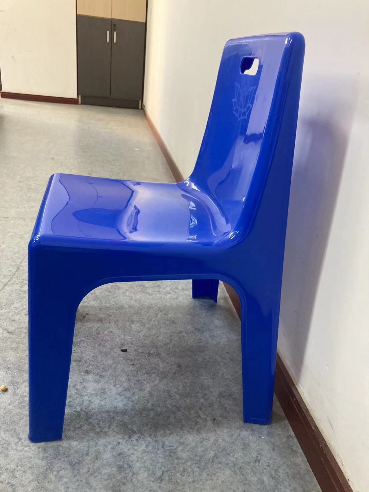 Tables de chaises bon marché en plastique et machine de moulage par injection